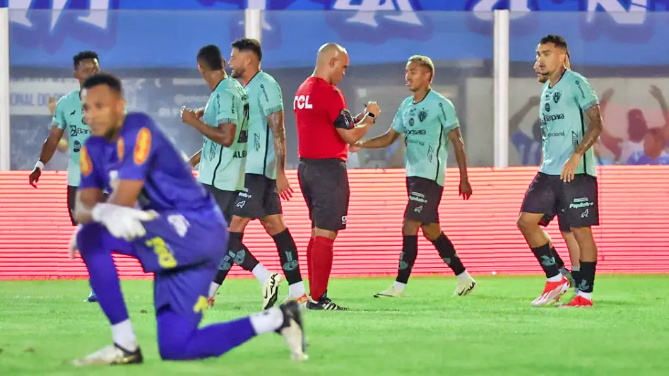 Rodolfo, Lucca e Waguininho marcaram para os paulistas, enquanto Ruan Ribeiro fez o do Papão. Com o resultado, o Lobo segue com 23 pontos e cai para a 14ª posição. Já o Tigre alcança os 30 pontos e é o vice-líder.