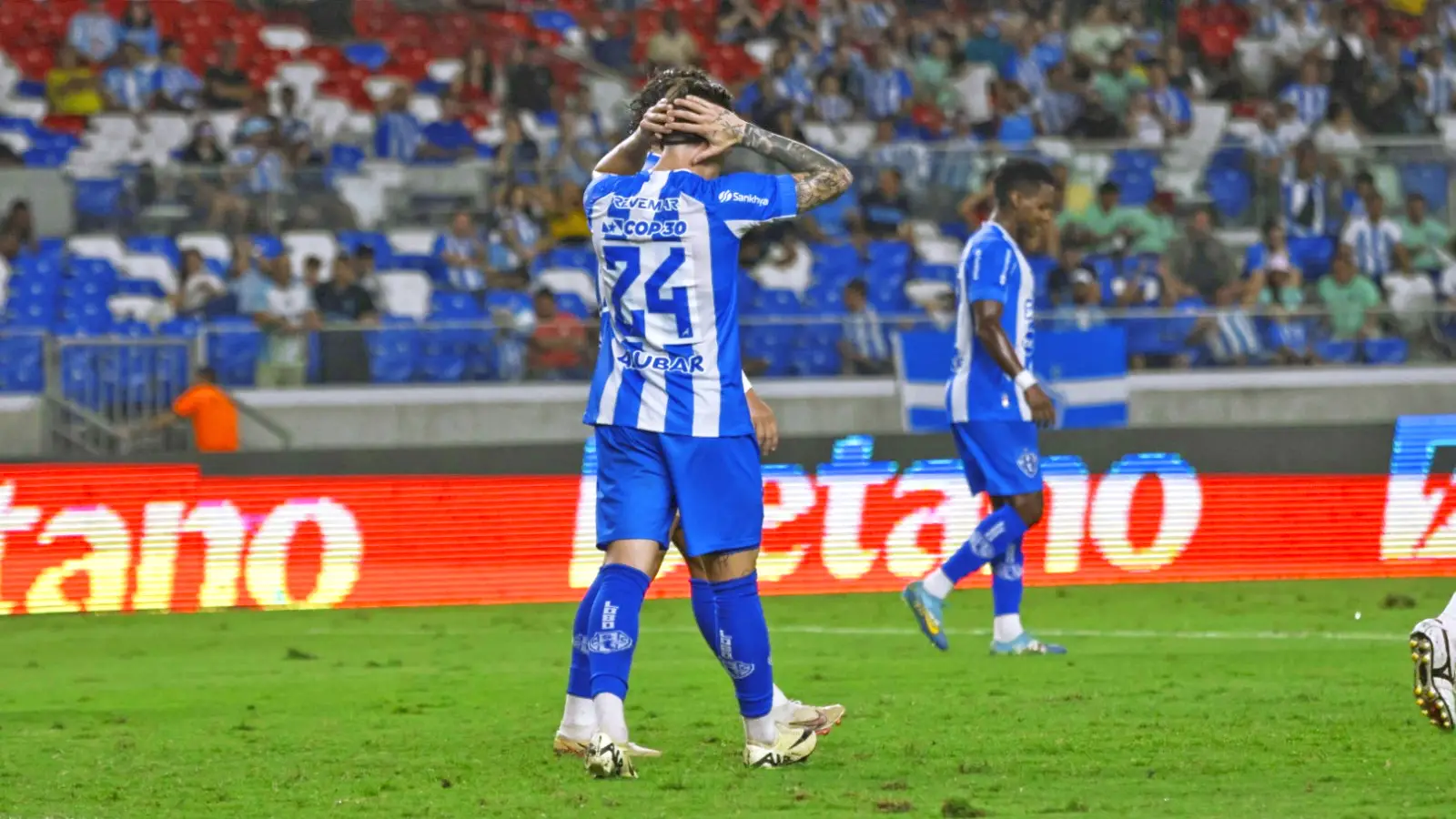 O Paysandu decepcionou os mais de 30 mil torcedores que estiveram no Mangueirão, na noite desta sexta-feira (9), ao perder por 3 a 0 para o Santos, em jogo da 20ª rodada da Série B do Campeonato Brasileiro.