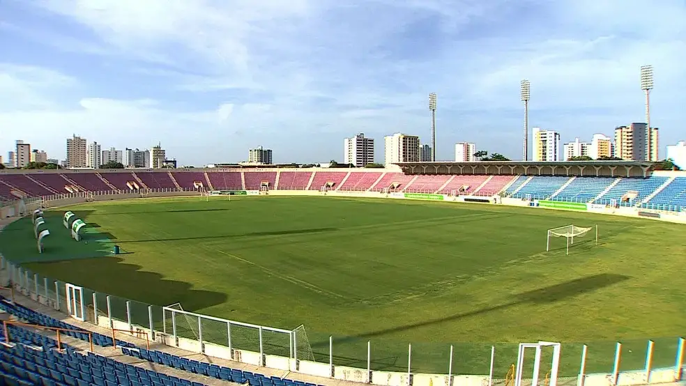 O Estádio Estadual Lourival Baptista, mais conhecido como Arena Batistão, fica em Aracaju-SE. Ele foi construído em 9 de julho de 1969 e tem capacidade para 15 586 espectadores.