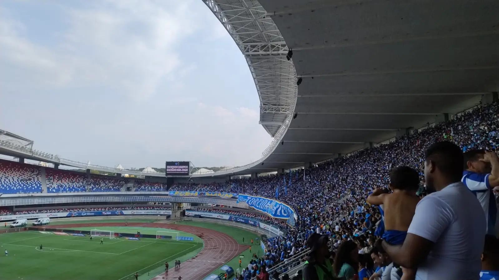 Lado B sendo tomado pela torcida do Paysandu