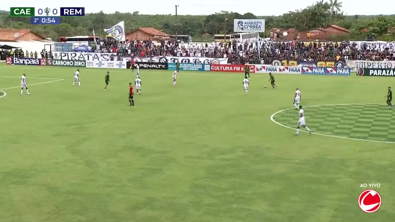 Começa o segundo tempo no Estádio Augusto Corrêa. Saída de bola com o Caeté