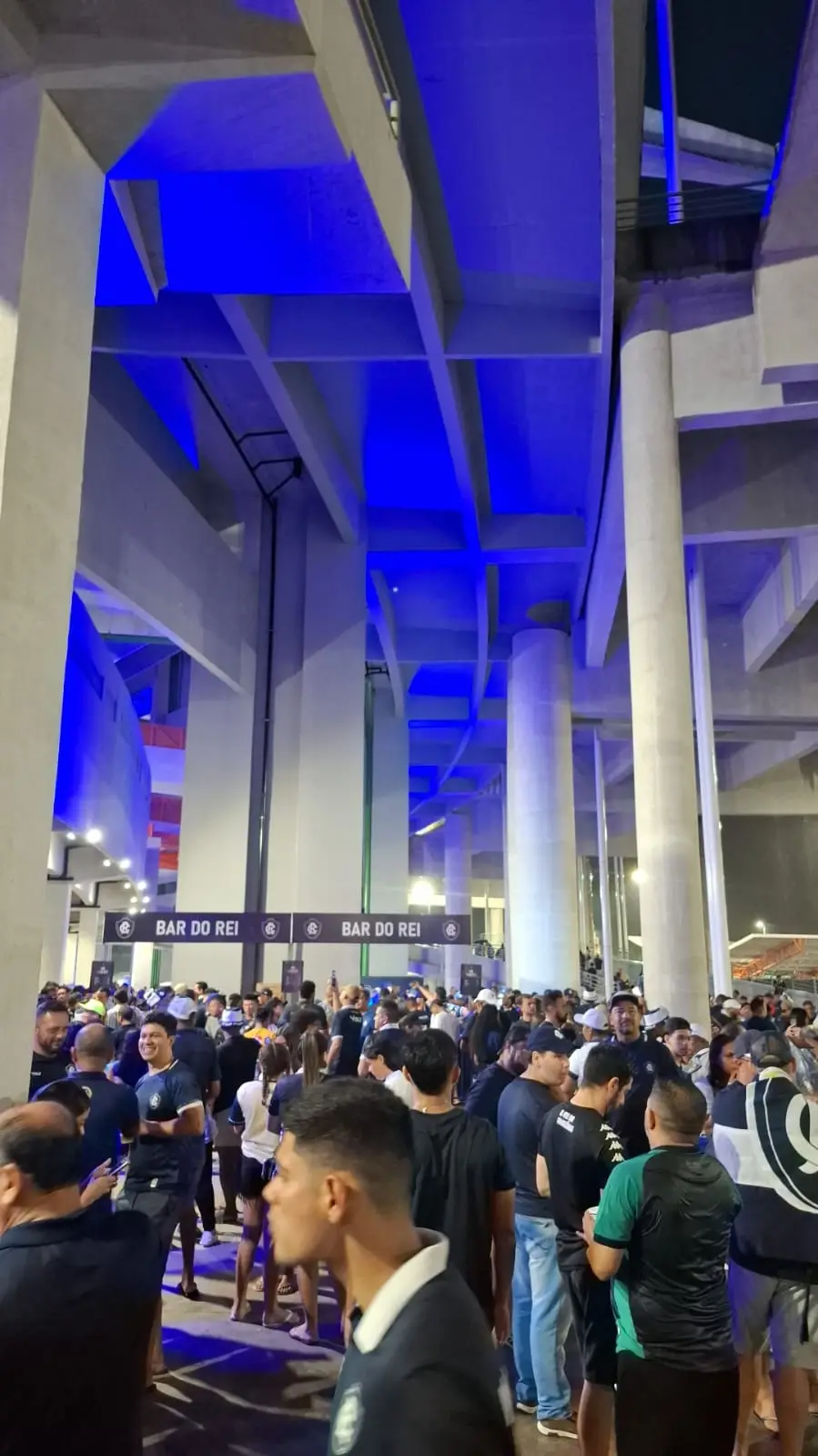 Torcida do Remo no esquenta já do lado de dentro do Mangueirão.