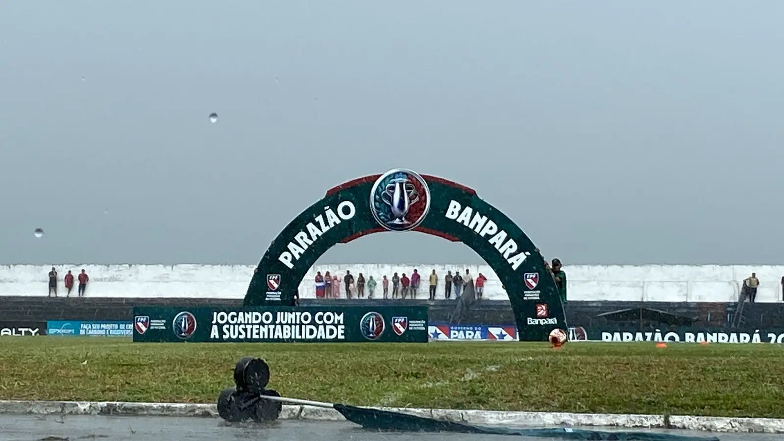 Tempo fechado e chuva em Bragança. Durante o dia todo, muita água na cidade e na região bragantina.