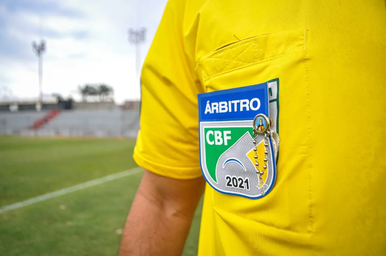 Marcello Ruda Neves Ramos da Costa (DF). Árbitra assistente 1: Jose Reinaldo Nascimento Junior (DF). Árbitro assistente 2: Lucas Torquato Guerra (DF). Quarto árbitro: Rafael Ramos Tourinho (AM)