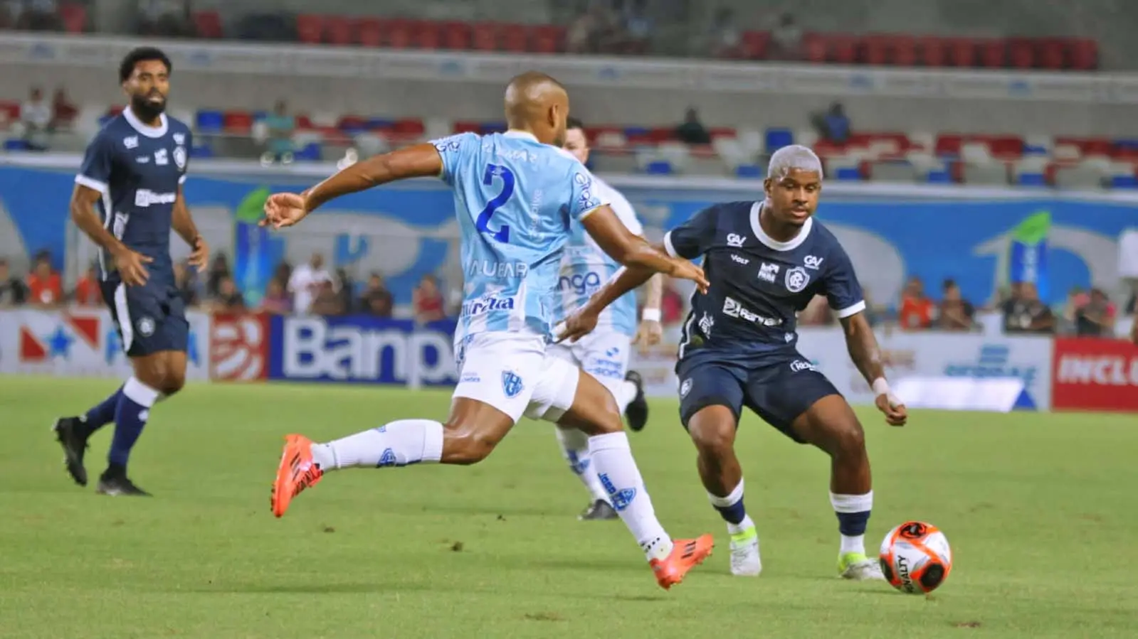 OClube do Remo largou na frente na disputa pelo título do Campeonato Paraense ao vencer o Paysandu por 3 a 2 no primeiro jogo da final, na noite desta quarta-feira (7), no Estádio Mangueirão, em Belém.