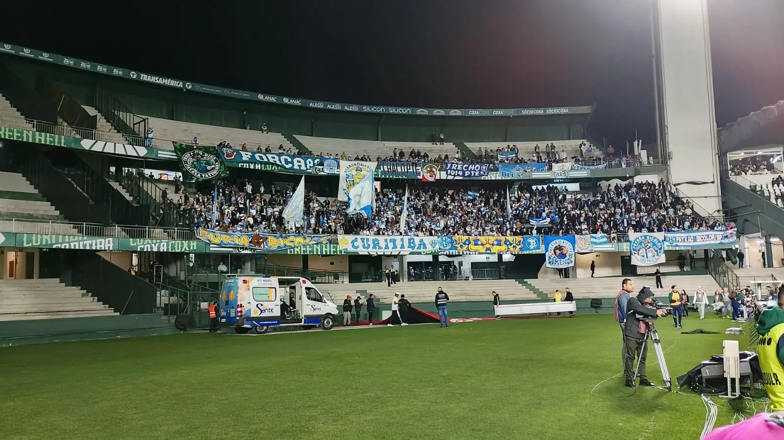 Torcida do Papão faz grande festa e invade o Couto Pereira
