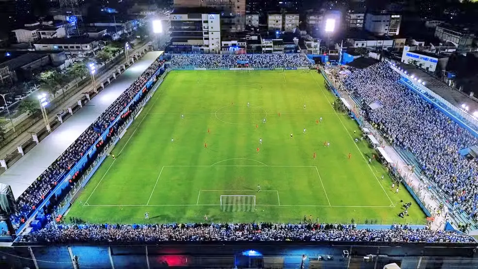 Curuzu completamente lotada