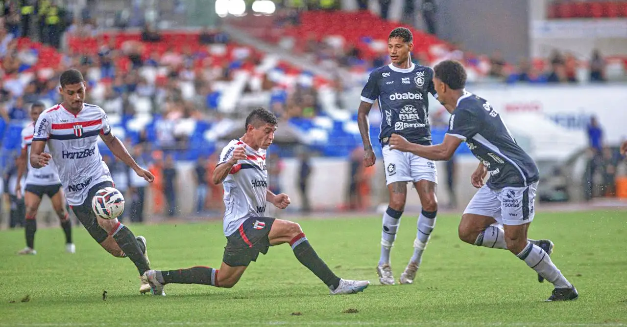 Mais de 35 mil torcedores saíram decepcionados do Mangueirão ao verem o Clube do Remo empatar por 1 a 1 contra o Botafogo-SP e desperdiçar, mais uma vez, a chance de entrar no G-4 da Série B