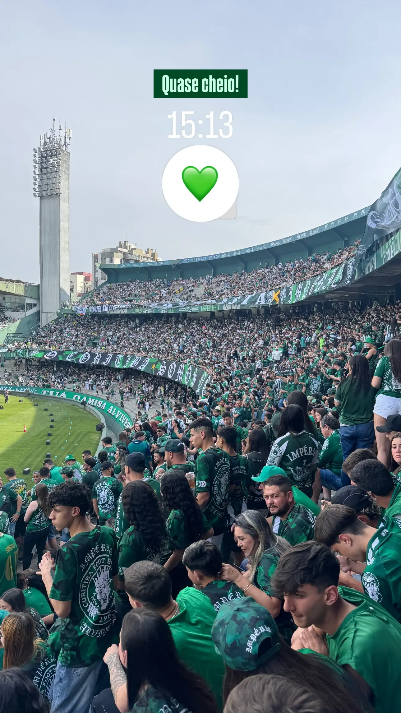 Torcida do Coritiba vai tomando conta do estádio Couto Pereira. Previsão de casa cheia e muita pressão para cima do Remo.