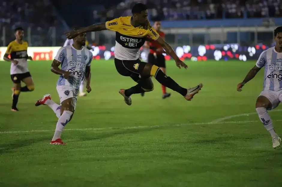 Criciúma e Paysandu se enfrentaram 17 vezes em todas as competições, com 8 vitórias do Criciúma, 5 empates e 4 do Paysandu. Em casa, o Criciúma venceu 5 dos 9 jogos, enquanto o Paysandu venceu 3 dos 8 jogos fora de casa.