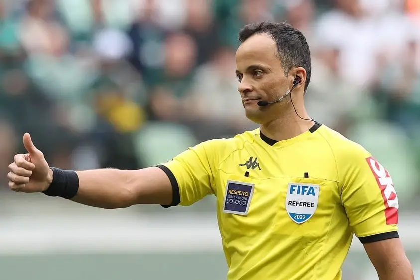 Árbitro: Sávio Pereira Sampaio (DF); Árbitro Assistente 1: Daniel Henrique da Silva Andrade (DF); Árbitro Assistente 2: Lucas Torquato Guerra (DF); VAR: Márcio Henrique Góis (SP)