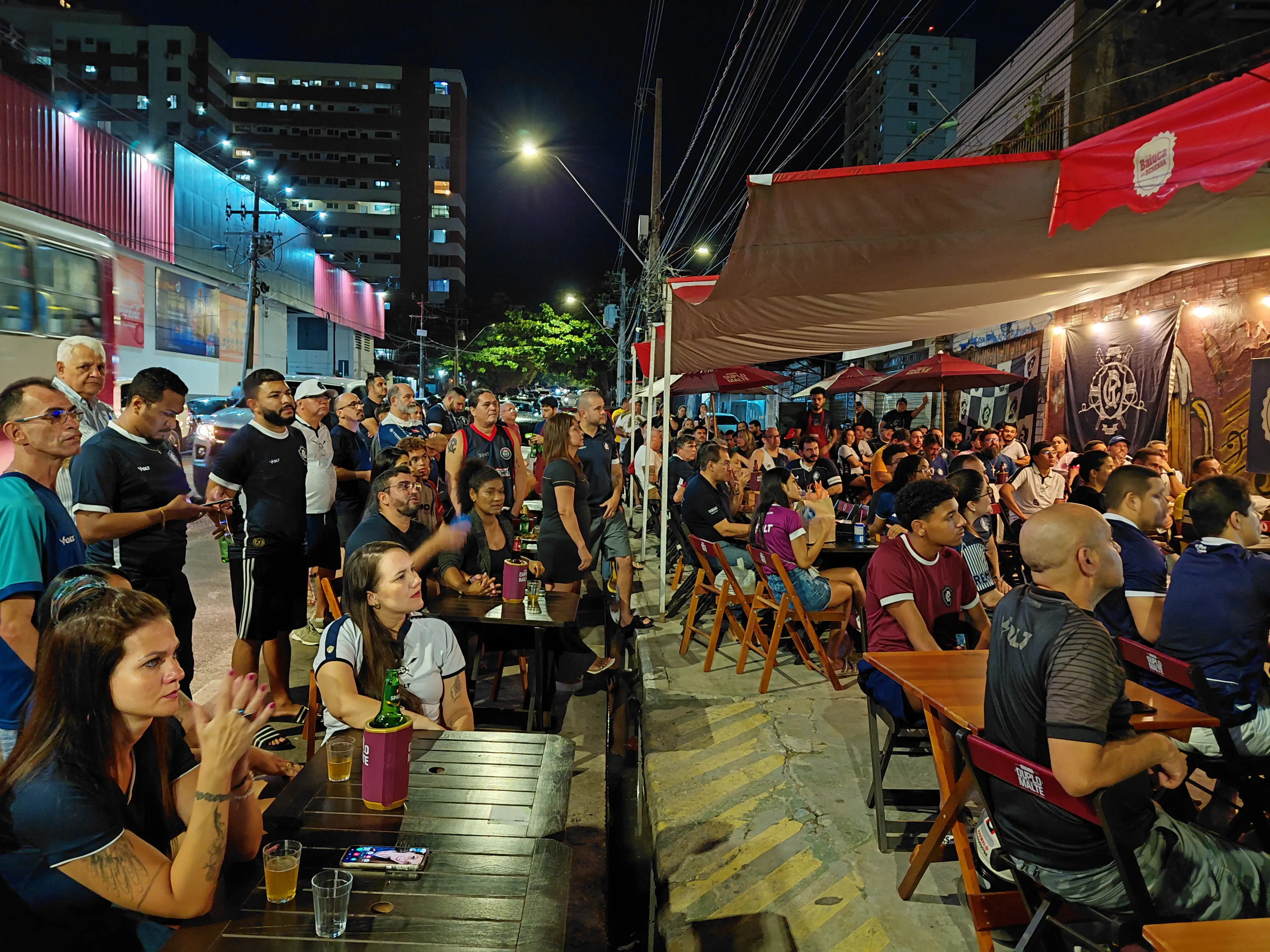 Leão fora de casa com torcida em peso do Vitória. Mas, em Belém, torcedores lotam bares da cidade na torcida pelo time