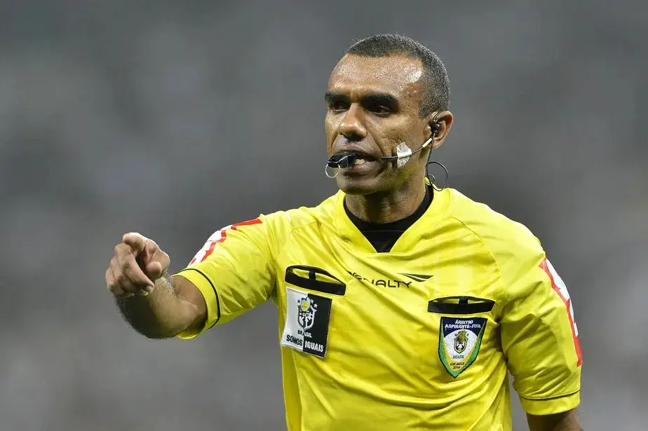 Árbitro: Dewson Fernando Freitas da Silva (FPF); Assistente 1: Marcio Gleidson Correia Dias (CBF); Assistente 2: Nayara Lucena Soares (CBF); VAR: Gustavo Ramos Melo (FPF)