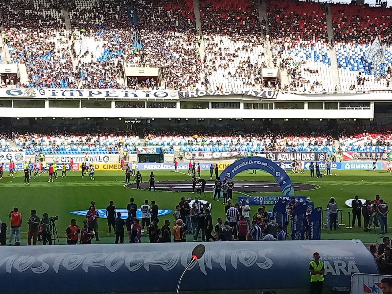 Remo e Paysandu já encerraram a etapa de aquecimento no gramado e retornaram aos vestiários.