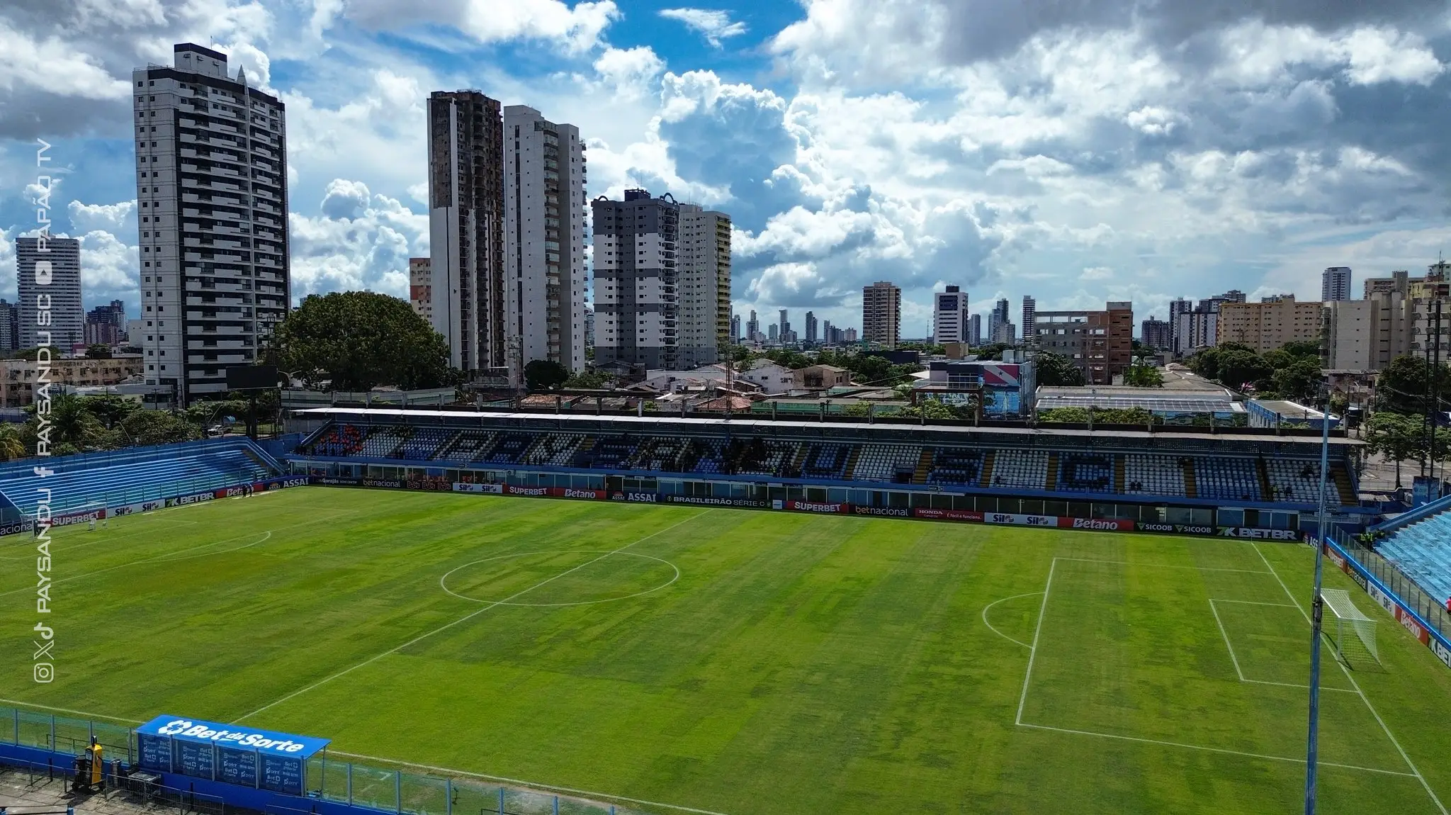 A Curuzu foi inaugurada no dia 14 de junho de 1914 e conta com a capacidade para 16.200 espectadores. O Caldeirão Bicolor é o tradicional Vovô da Cidade
